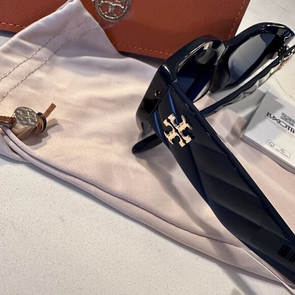 NWT! NEW! Tory Burch Kira Oversized Geometric Sunglasses -Tran Navy /Dark Blue - Picture 7 of 8